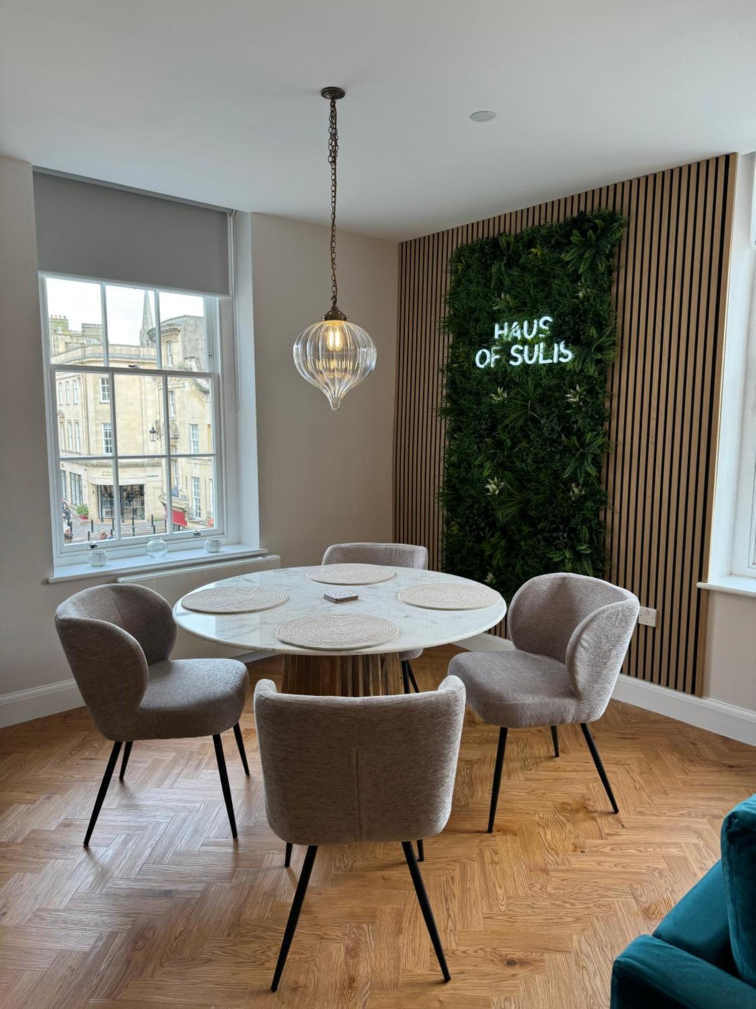 Haus Of Sulis, City Centre Apartment With Lift Access 바스 외부 사진