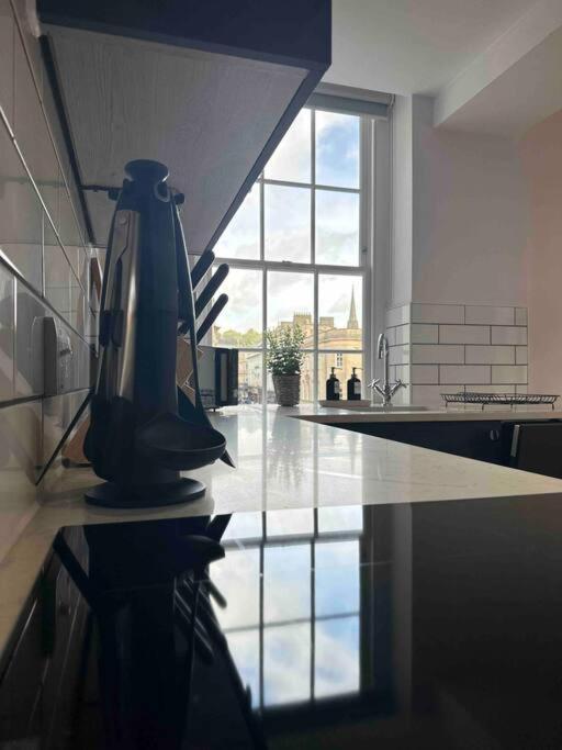 Haus Of Sulis, City Centre Apartment With Lift Access 바스 외부 사진